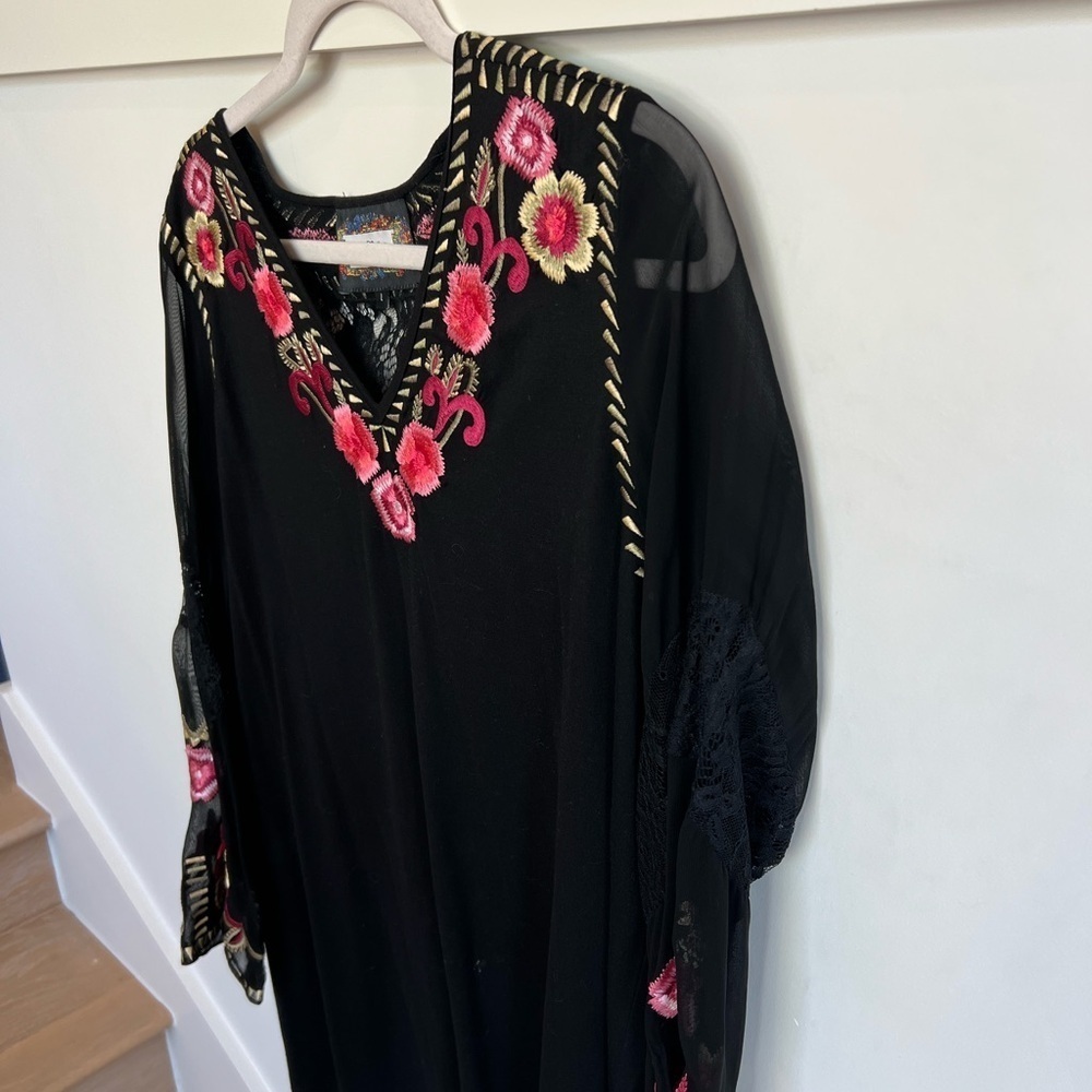 Vintage Collection Embroidered Black Top with Pink Floral Accents Size Large - Picture 4 of 12